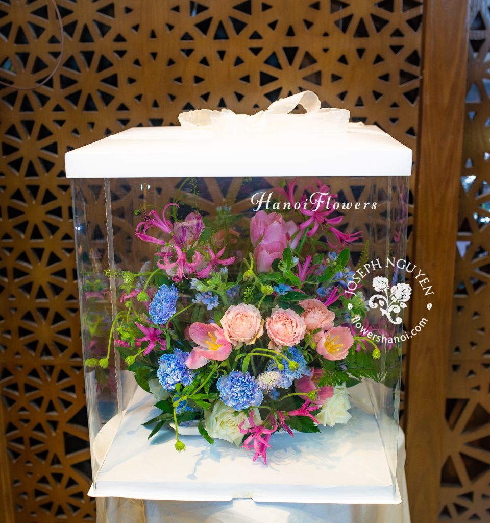 Mẫu hoa đóng trong hộp quà, đơn giản mà ý nghĩa, được khách hàng yêu thích