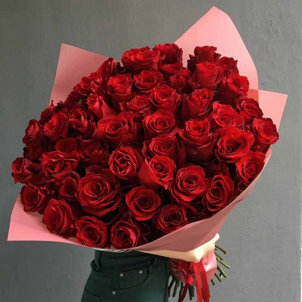 Bó hoa hồng đỏ Ecuador mang trong mình nhiều ý nghĩa tuyệt vời